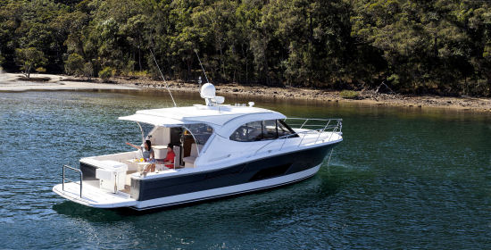 Riviera 445 SUV swim platform