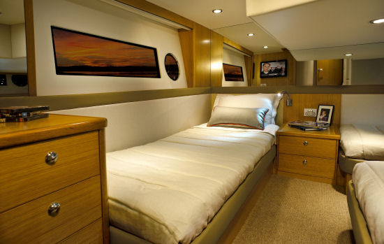 Riviera 445 SUV third bed