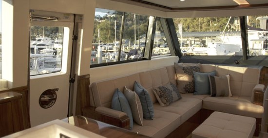Riviera 68 Sports Motor Yacht salon