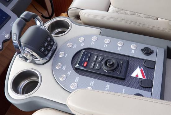 Riviera Belize 66 Sedan console