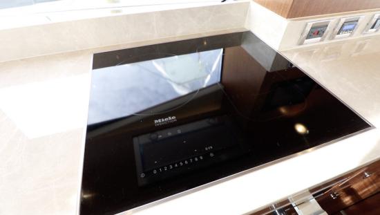 Riviera Belize 66 Sedan cook top