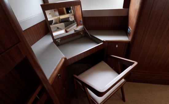 Riviera Belize 66 Sedan desk