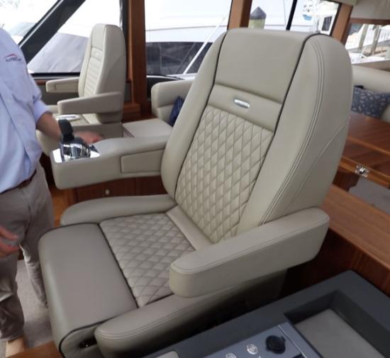 Riviera Belize 66 Sedan helm seat