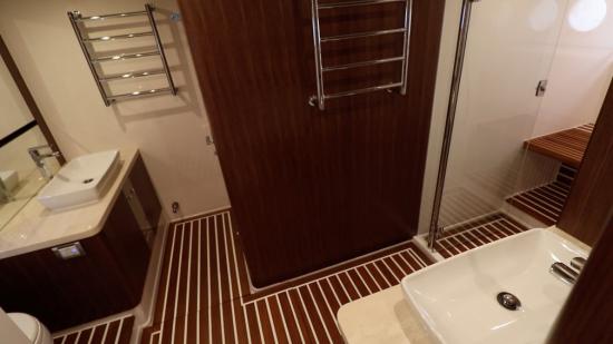 Riviera Belize 66 Sedan master head