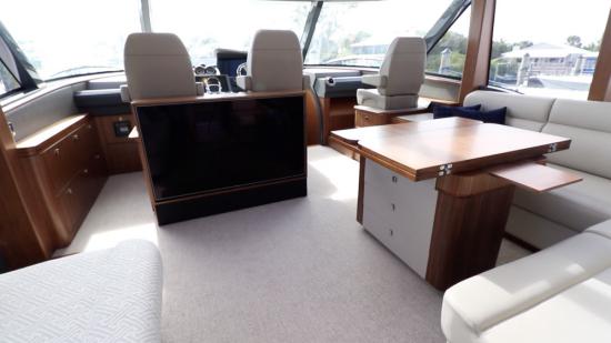 Riviera Belize 66 Sedan salon