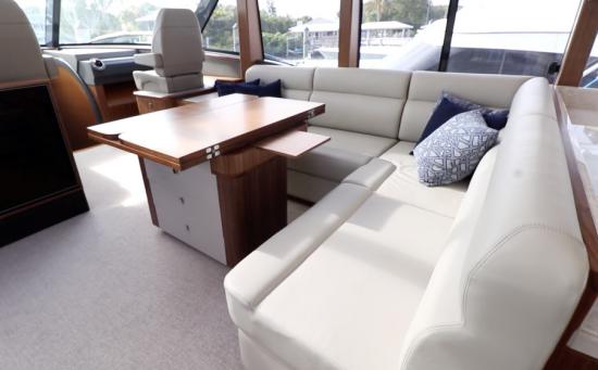 Riviera Belize 66 Sedan table