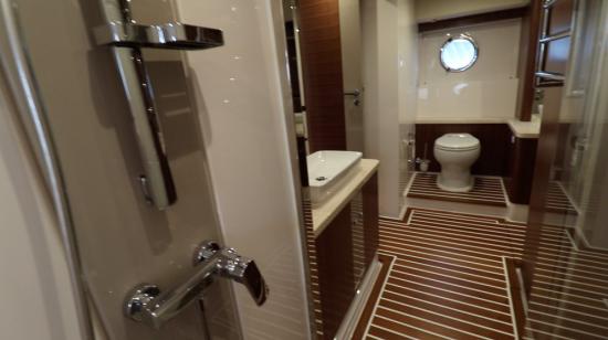 Riviera Belize 66 Sedan toilet