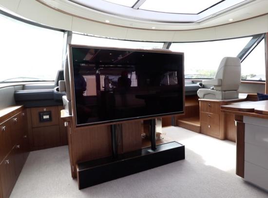 Riviera Belize 66 Sedan tv