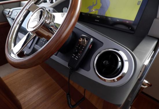 Riviera Belize 66 Sedan vhf