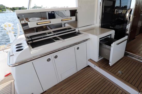 Riviera Belize 66 Sedan wet bar