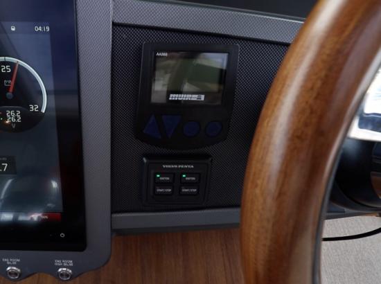 Riviera Belize 66 Sedan wheel