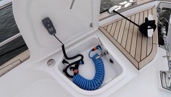 Riviera Belize 66 Sedan windlass