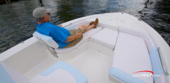 Robalo 206 Cayman S bow