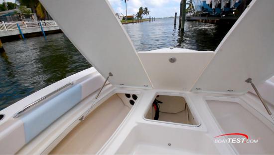 Robalo 206 Cayman S bow hatches