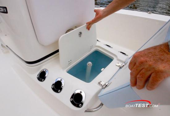 Robalo 206 Cayman S livewell