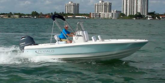 Robalo 206 Cayman S running