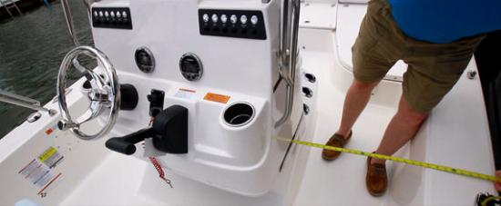 Robalo 206 Cayman S walk way