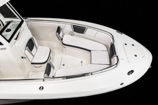 Robalo R272 bow