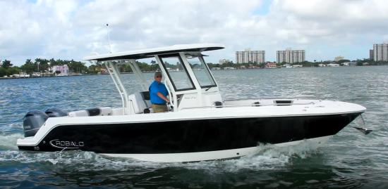 Robalo R272 running