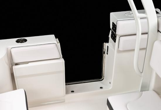 Robalo R272 side door