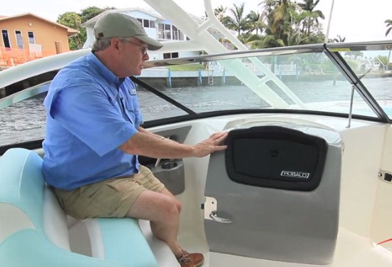 Robalo R317 accommodations