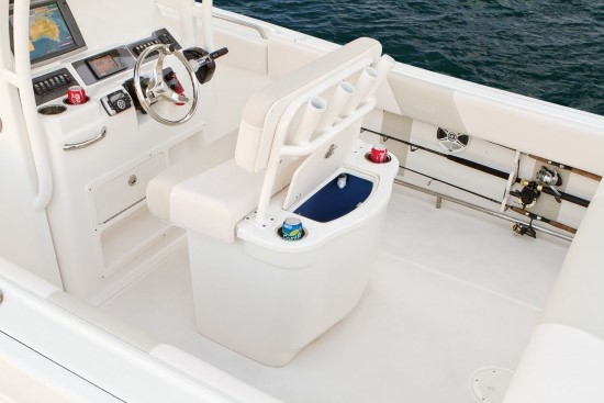 Robalo R242 leaning post