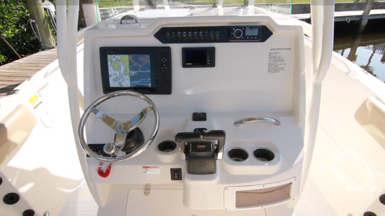 Sailfish 242CC helm