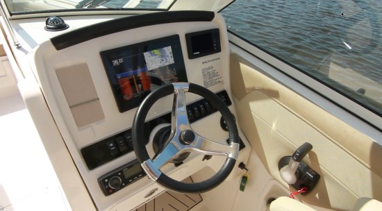 Sailfish 245DC helm
