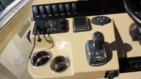 Sailfish 360 CC cup holders