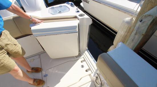 Sailfish 360 CC swing in door