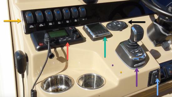 Sailfish 360 CC helm