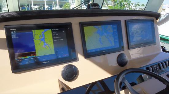 Sailfish 360 CC helm dash