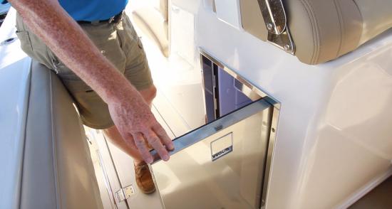 Sailfish 360 CC leaning post