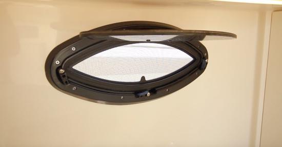 Sailfish 360 CC port light