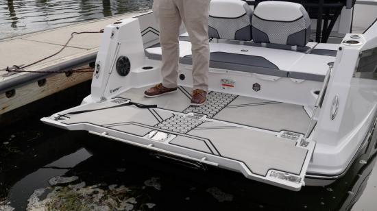 Scarab 255 Open ID deck space