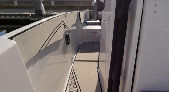 Scarab 255 Open ID walk ways