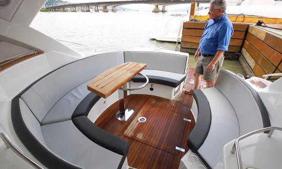 Schaefer Yachts 400 aft deck