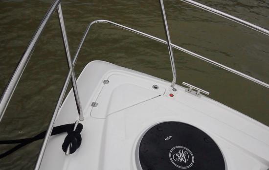 Schaefer Yachts 400 bow