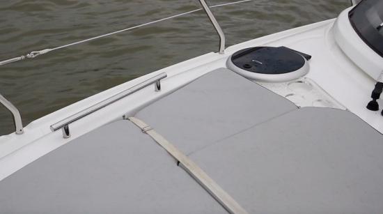 Schaefer Yachts 400 cup holders