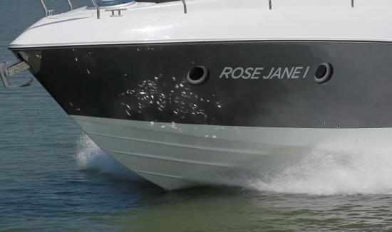 Schaefer Yachts 400 forefoot