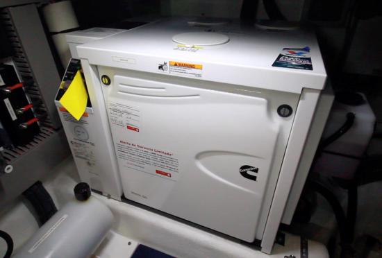 Schaefer Yachts 400 genset