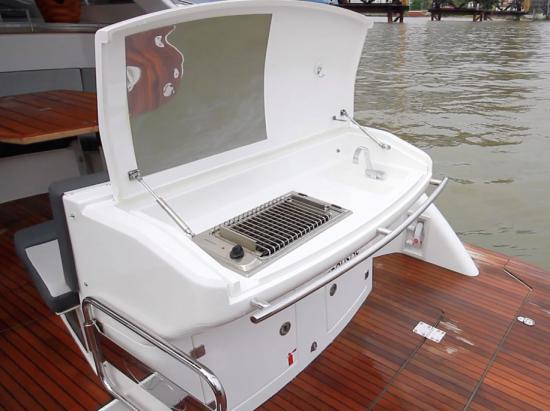 Schaefer Yachts 400 grill