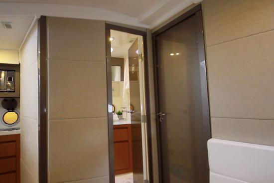 Schaefer Yachts 400 guest access