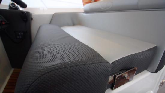 Schaefer Yachts 400 helm seat