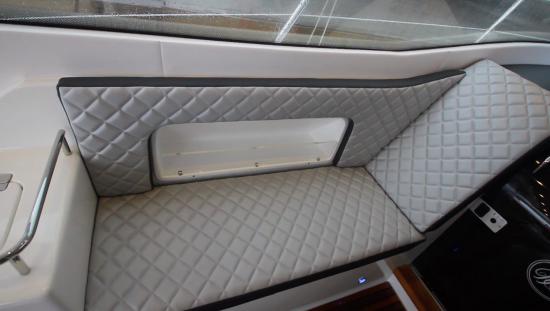 Schaefer Yachts 400 lounge