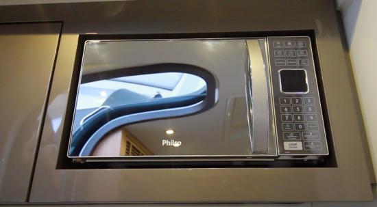 Schaefer Yachts 400 microwave