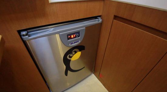 Schaefer Yachts 400 refrigerator