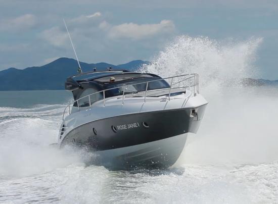 Schaefer Yachts 400 running