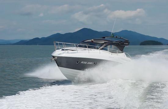 Schaefer Yachts 400 running
