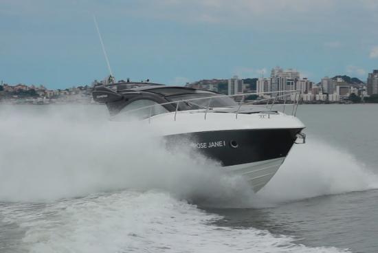 Schaefer Yachts 400 running